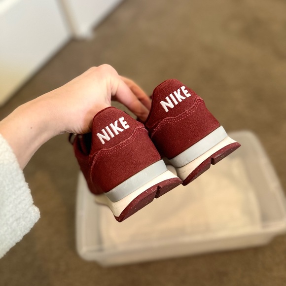 Nike Burgundy Suede with Wolf Grey heel clip. - Picture 8 of 8